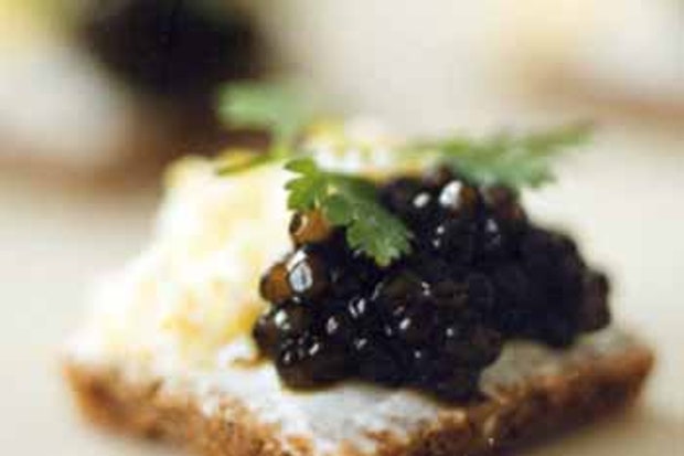 Tartines de Caviar à la Crème Aigre