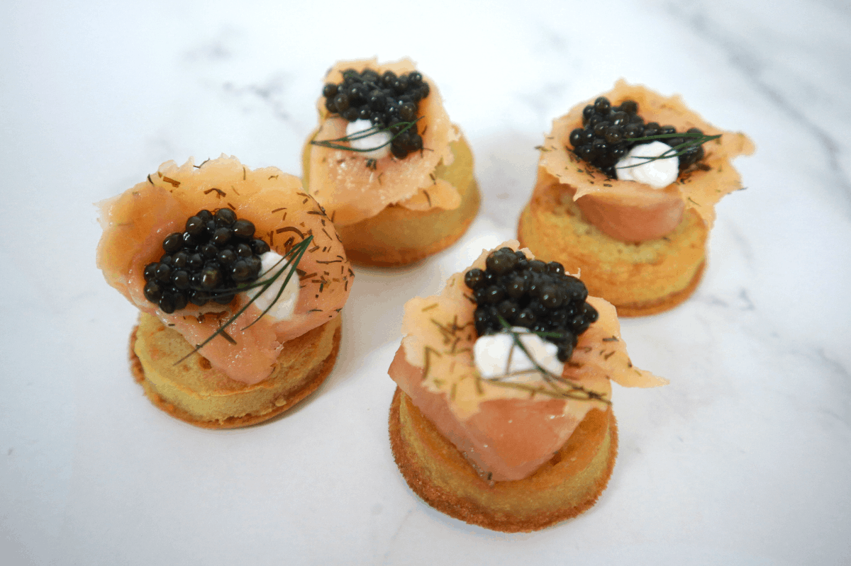 Crumpets with sour cream, smoked salmon and Oscietra Caviar